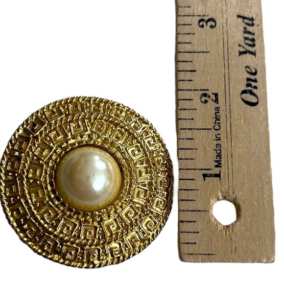 Vintage M JENT Gold Medallion Brooch‎ Faux Pearl & Greek Key Design MCM Pin - Picture 5 of 6